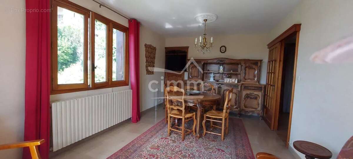 Maison traditionnelle avec terrain et garage - photo 3