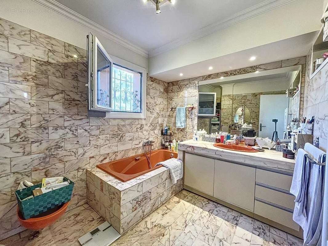 Maison à MANDELIEU-LA-NAPOULE