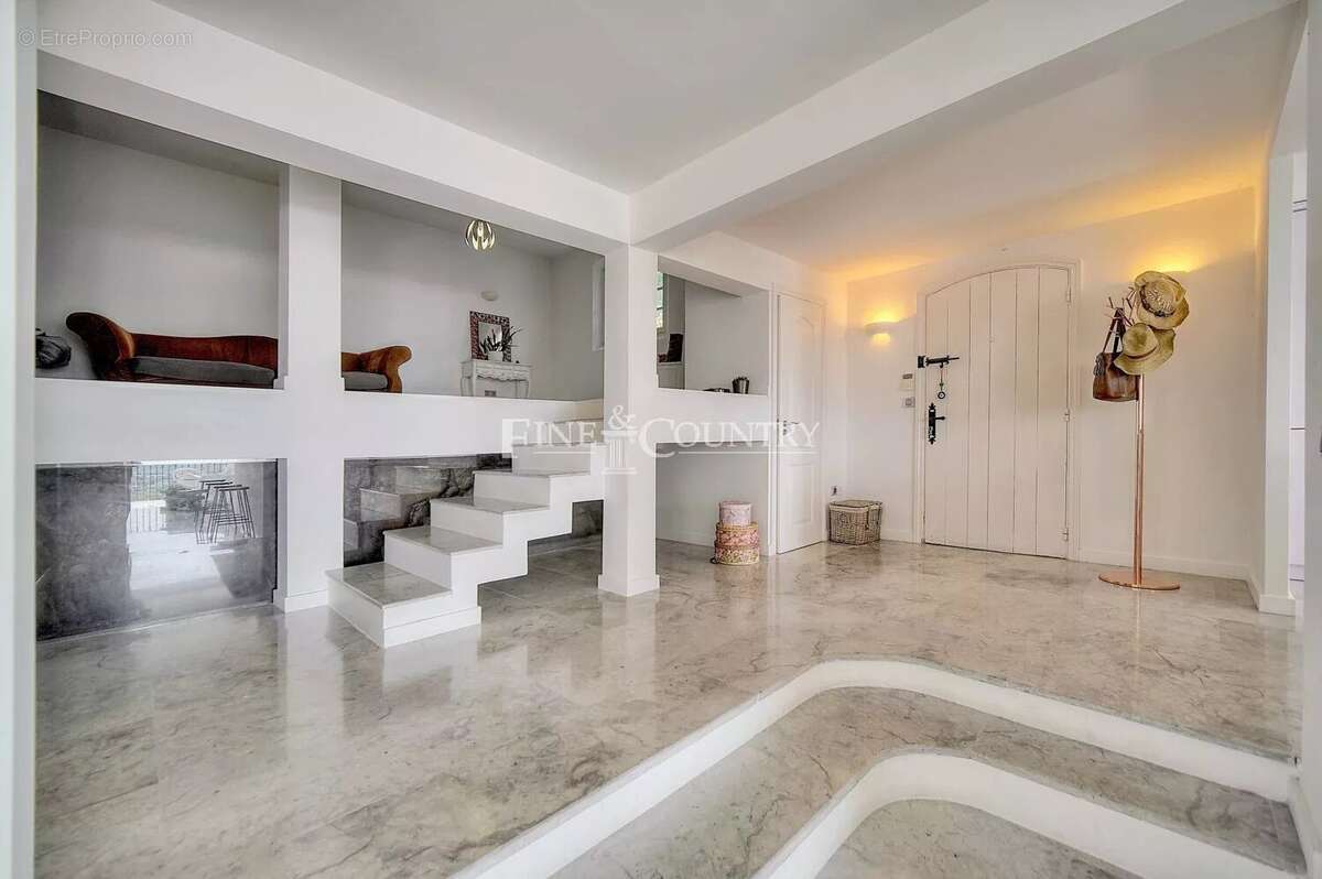 Maison à MANDELIEU-LA-NAPOULE