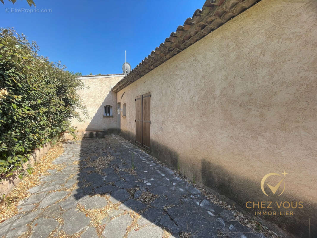 Maison 83 m² à Bagnols-En-Foret  - photo 5