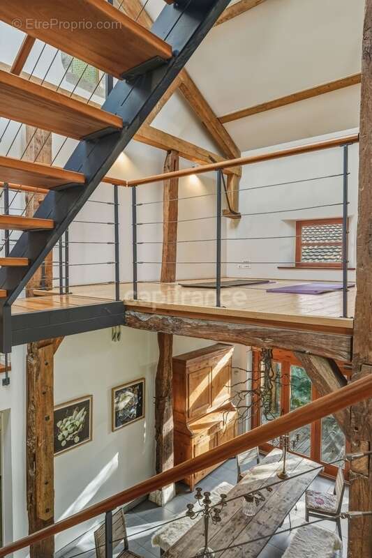 Maison à SAINT-GENIS-POUILLY