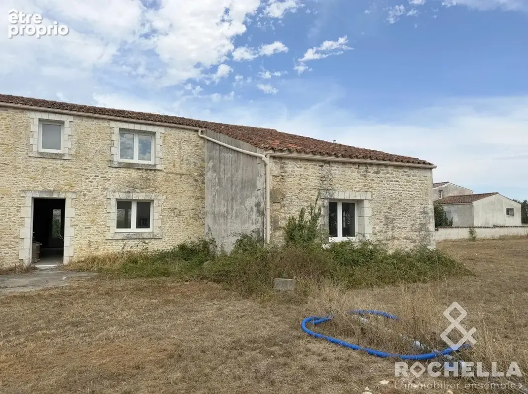 Maison 240 m² à Loire-Les-Marais  - photo 3