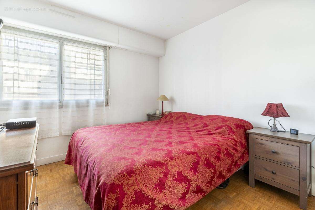 Appartement à PARIS-7E