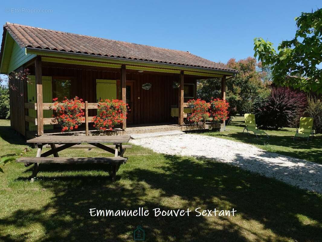 Superbe domaine touristique, 3 ha, 5 chalets bois, salle de réception, maison d'habitation, piscine, divers dépendances - photo 23
