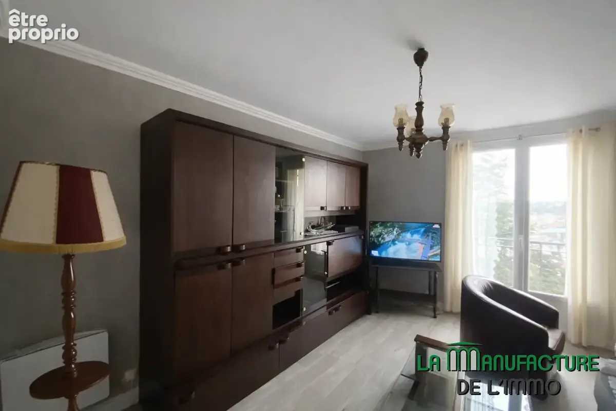 Appartement f3 traversant avec balcon - parking collectif - saint-etienne sud - photo 9