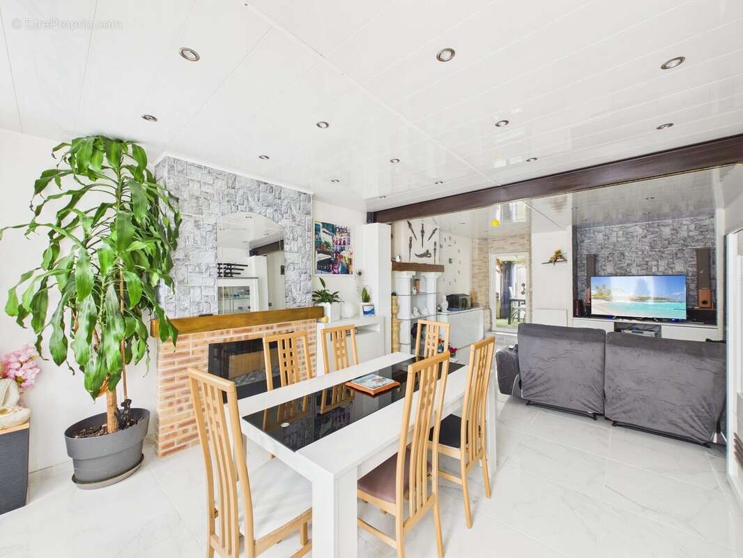 Maison à NEUVILLE-SUR-VANNES