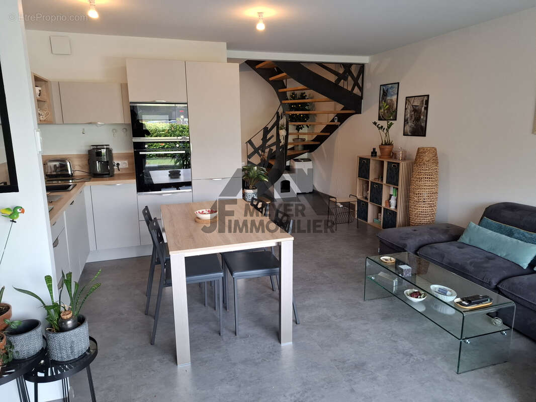 Appartement à CUSTINES
