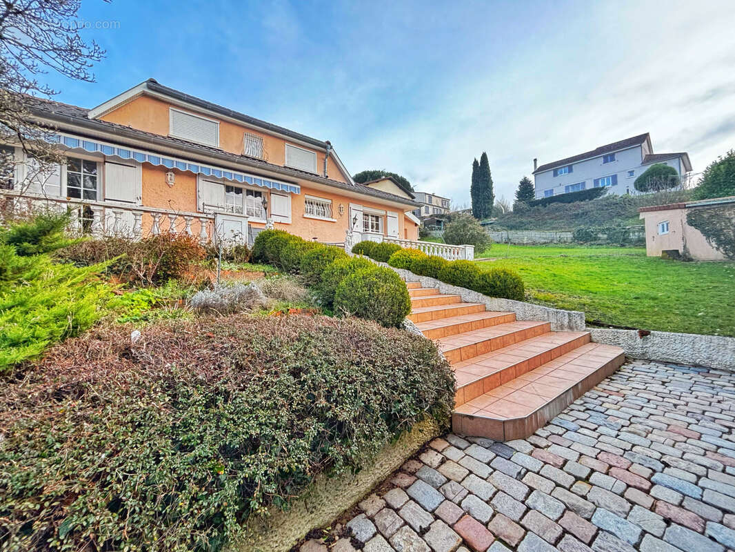 Maison à SAINT-BONNET-DE-MURE