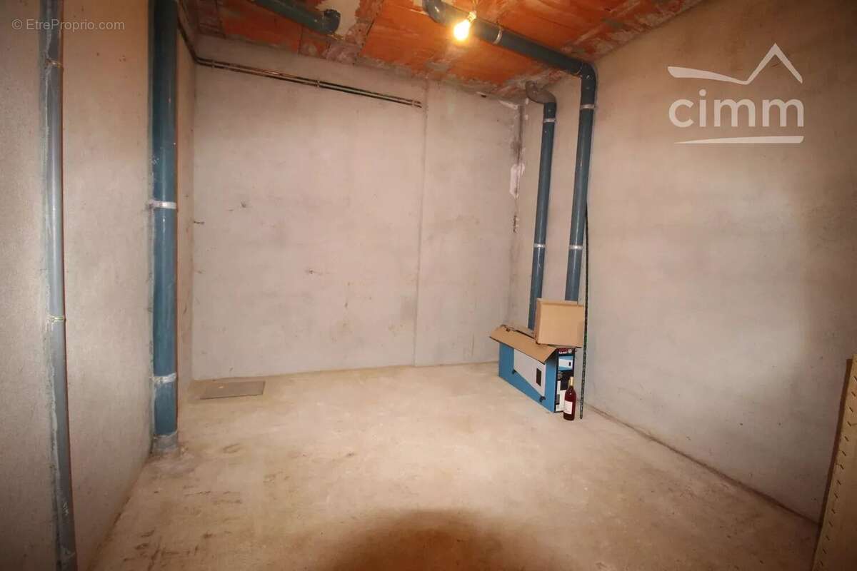 A vendre une villa de 216m² avec annexes et grand garage sur une parcelle de 9755m² - photo 24