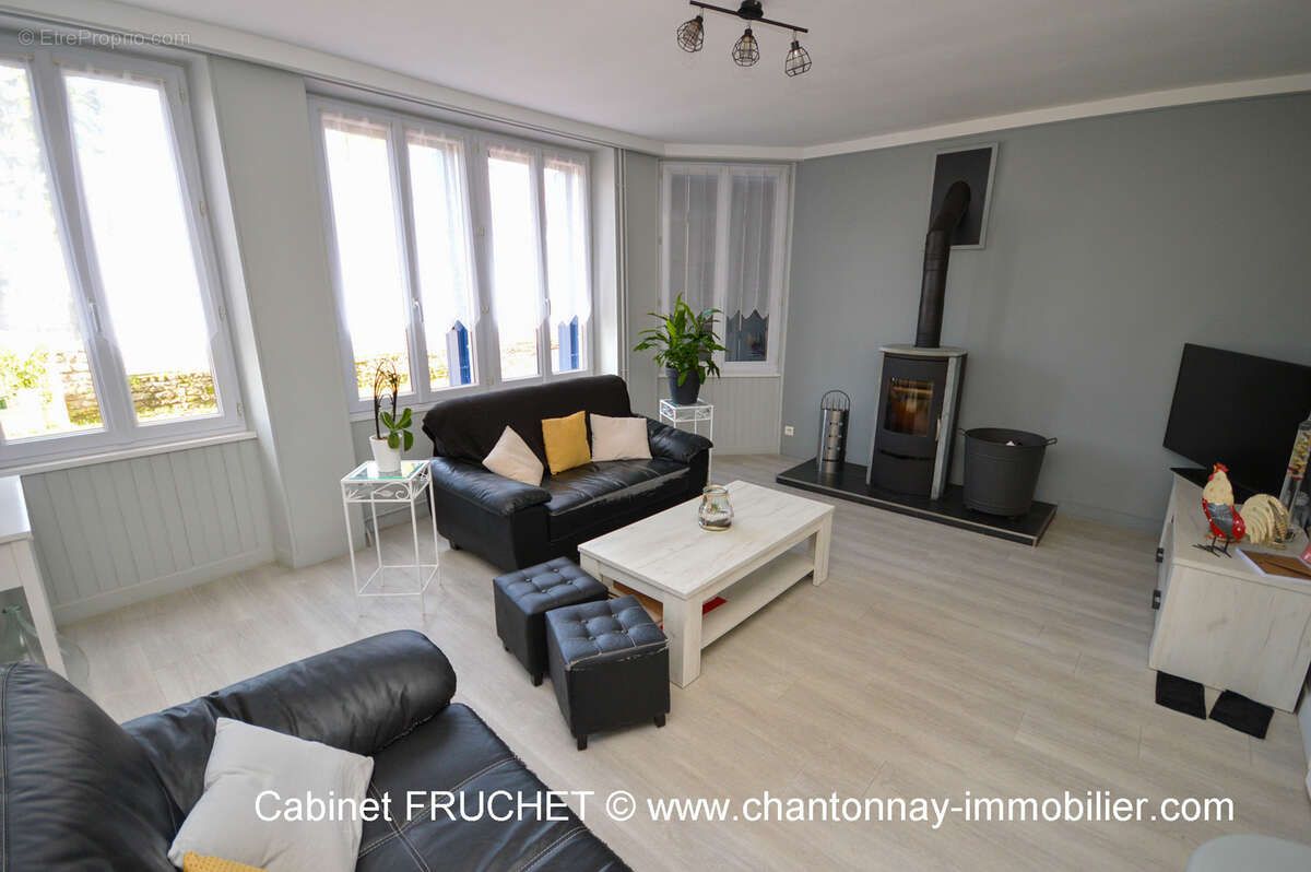 CHANTONNAY - Jolie maison en centre ville - photo 6