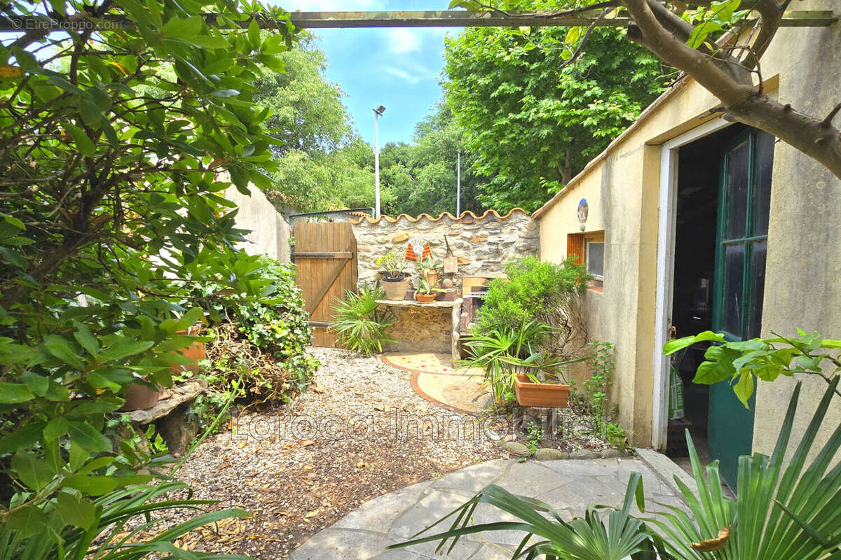 Maison à LAROQUE-DES-ALBERES