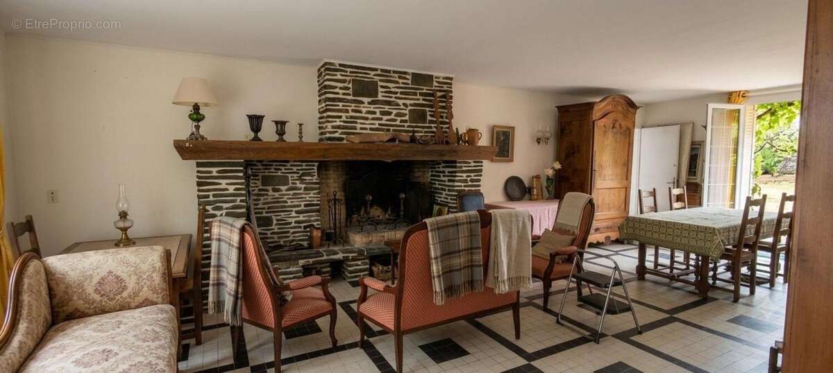 Maison 195 m² à Saint-Georges-De-Longuepierre  - photo 5