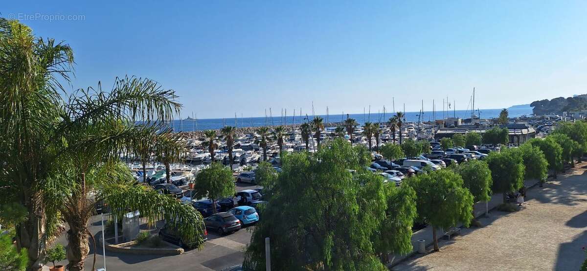 Appartement à SAINT-CYR-SUR-MER