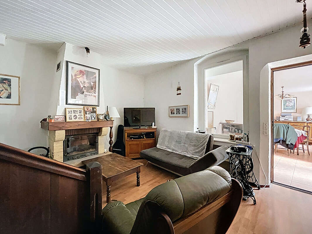 Maison à NEUVILLE-SUR-SAONE