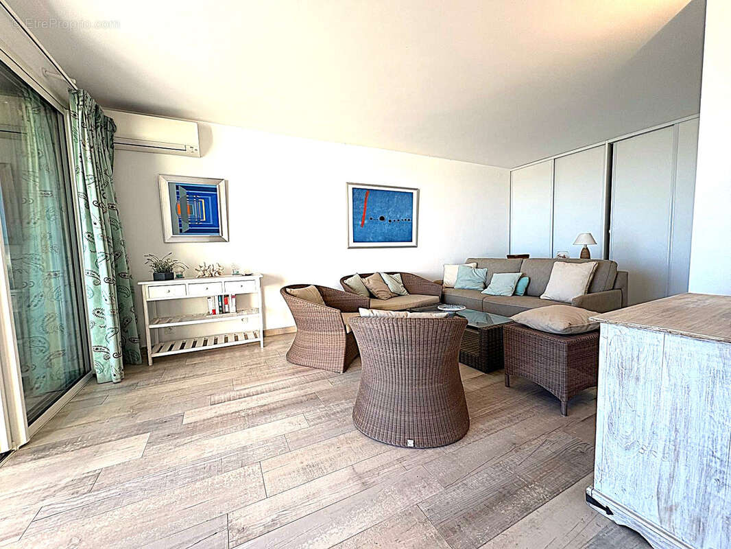 Appartement à COGOLIN