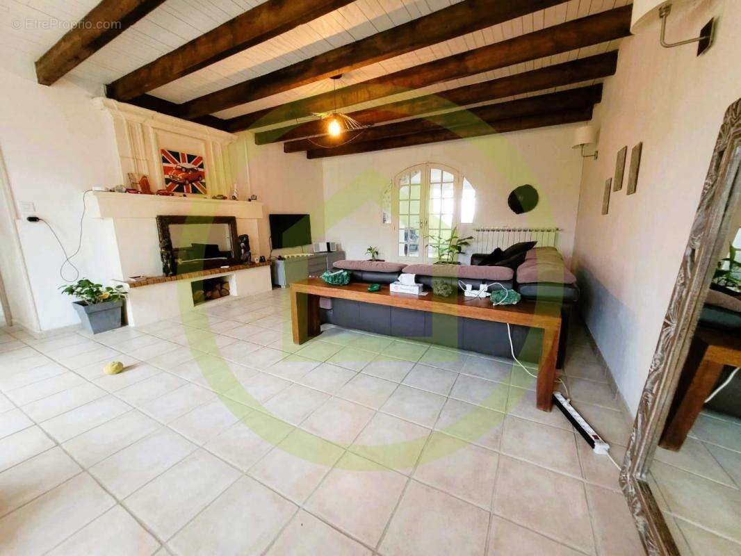 Maison à SAINT-BONNET-SUR-GIRONDE