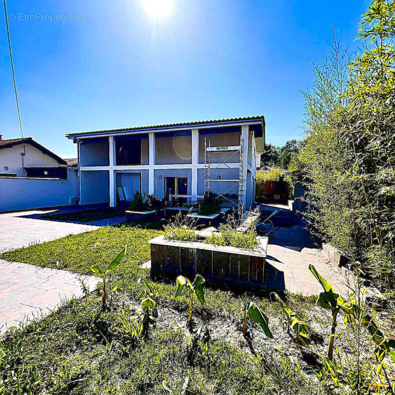 Maison à AMBARES-ET-LAGRAVE