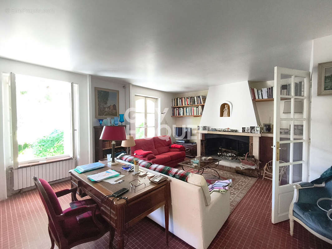 Maison à COUTHURES-SUR-GARONNE
