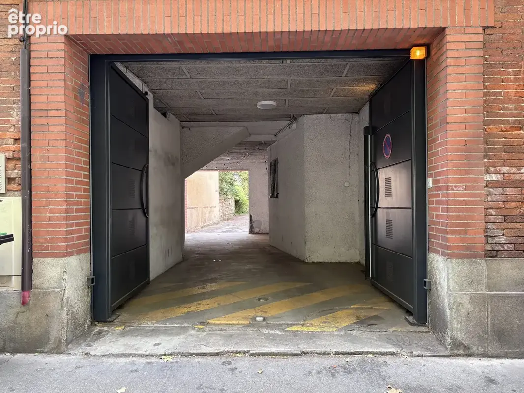 Parking 54 m² à Toulouse  - photo 2