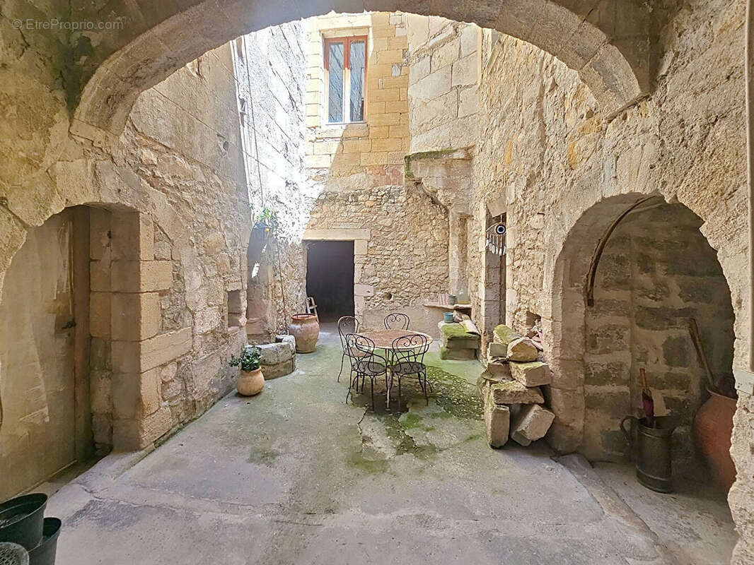 Maison à ARAMON