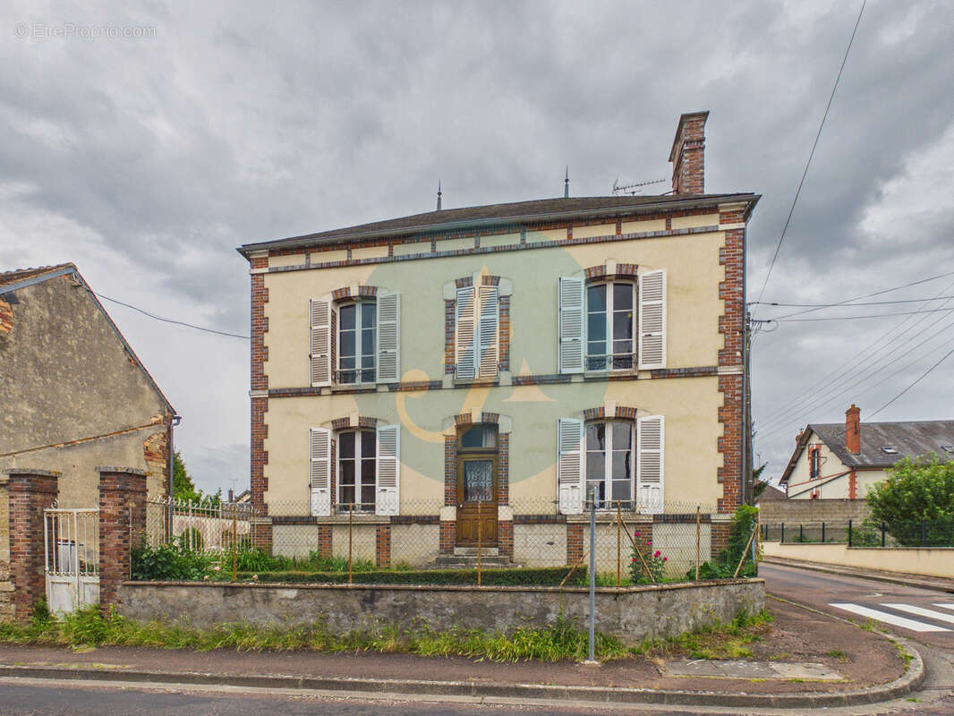 Maison à COURTENAY