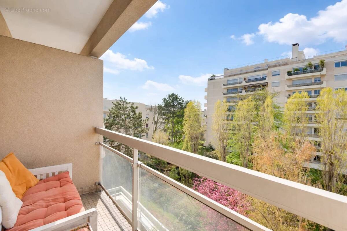 Appartement à COURBEVOIE