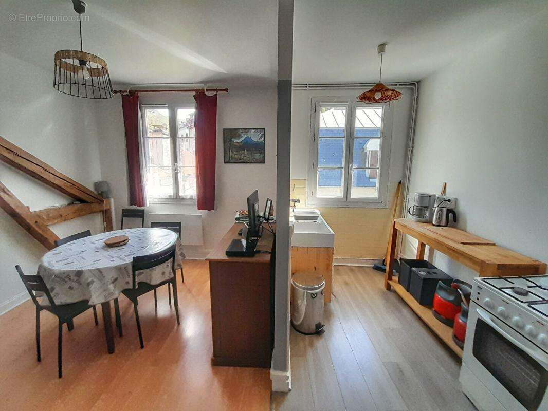 Appartement à EAUX-BONNES