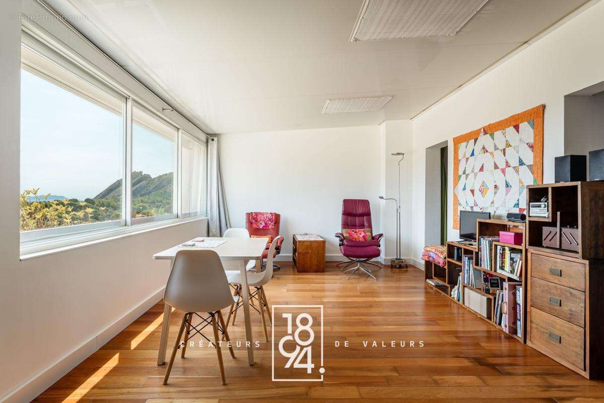 Appartement  Loft  atelier 85 m2  vue mer - photo 4