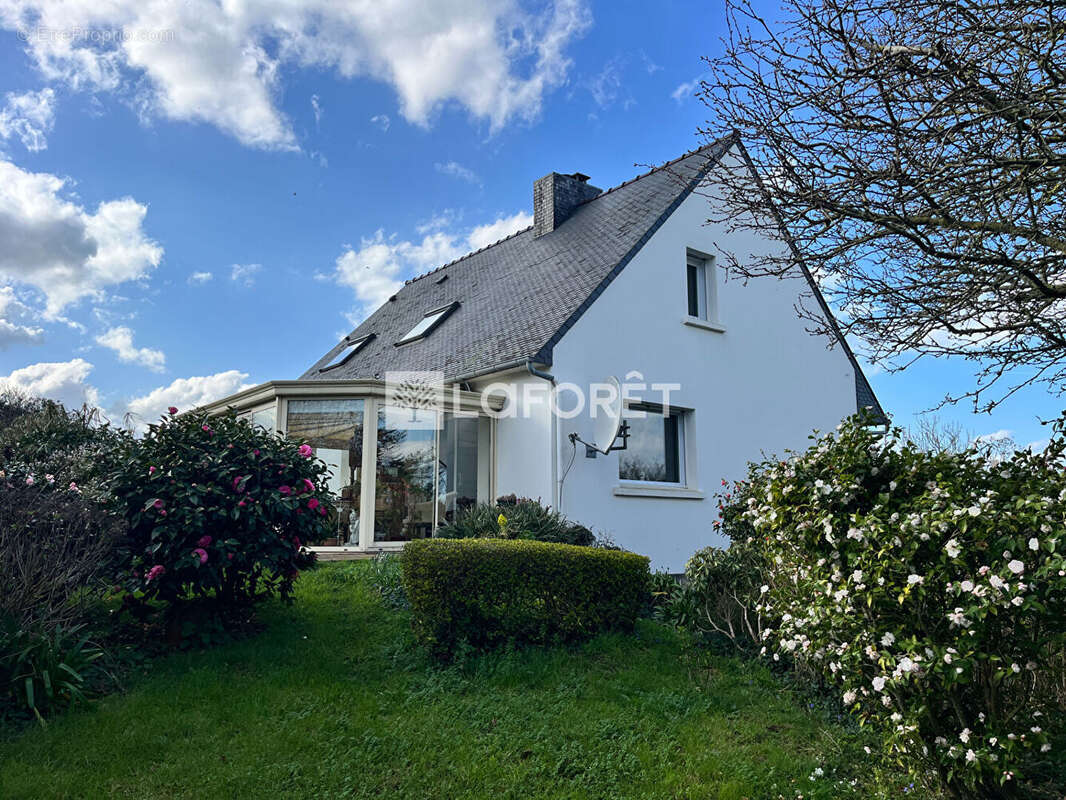 Maison à PLOUGRESCANT