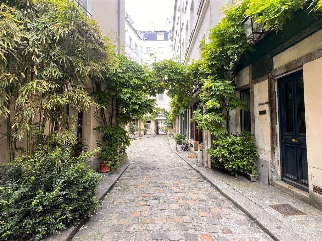 Commerce à PARIS-11E