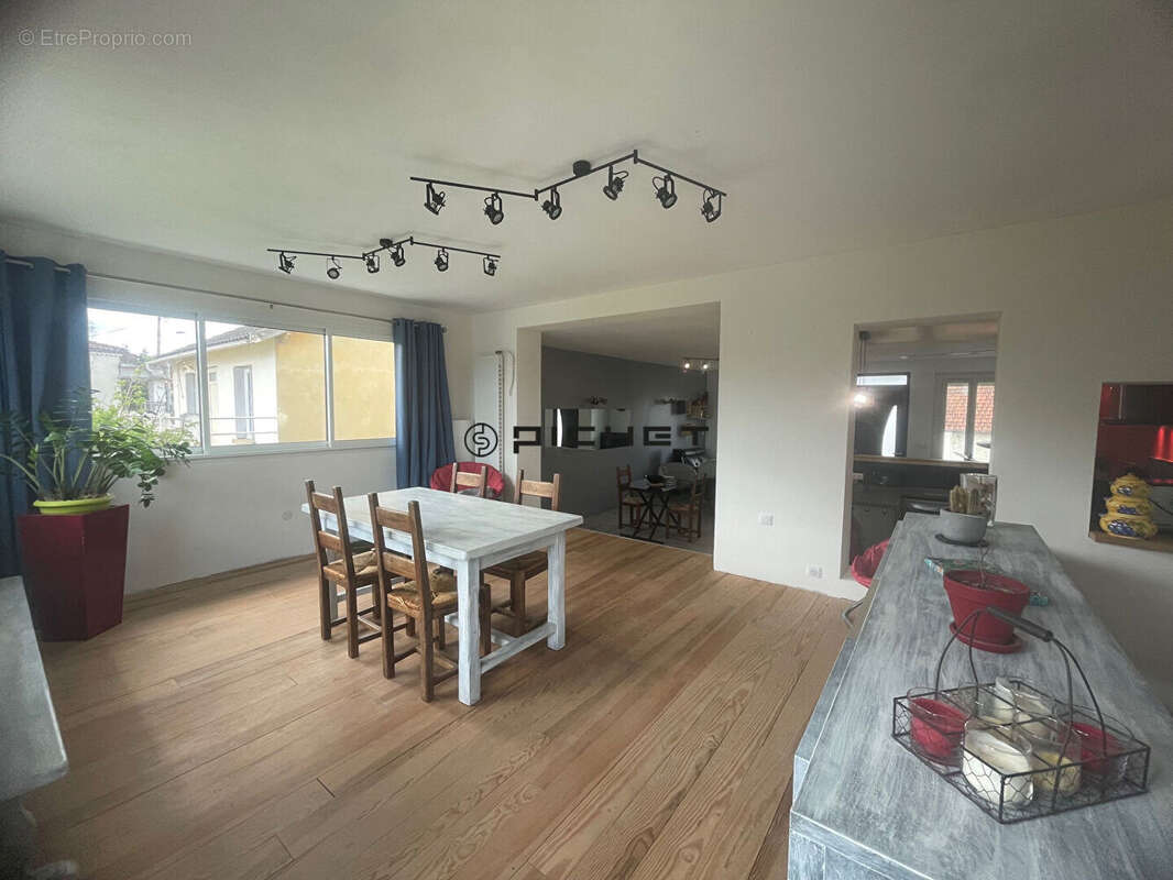 Maison à RUELLE-SUR-TOUVRE