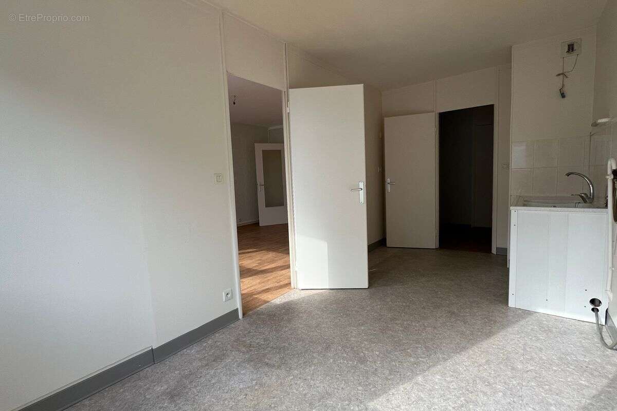Appartement à LES PONTS-DE-CE