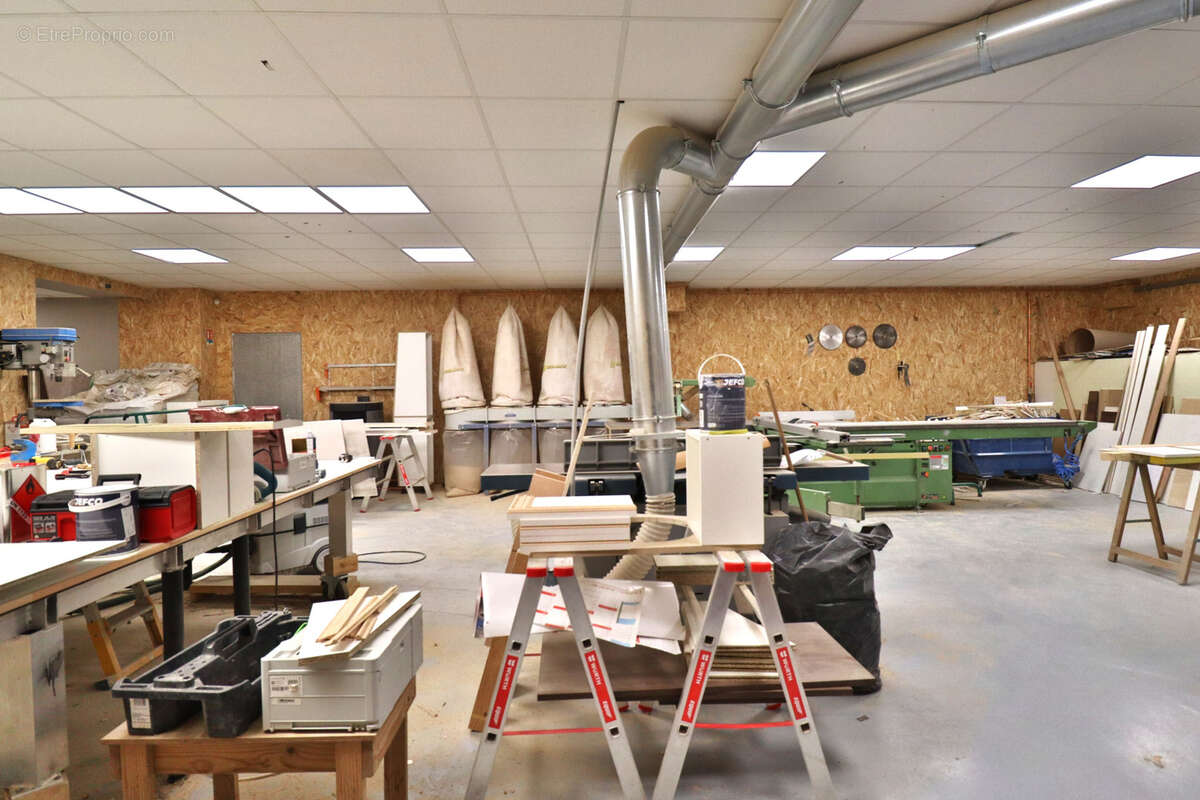 Commerce à MONTAULIN