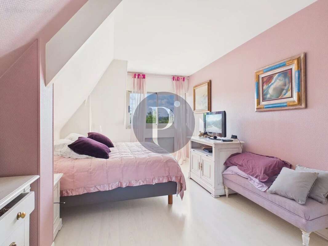 Maison à VERRIERES-LE-BUISSON