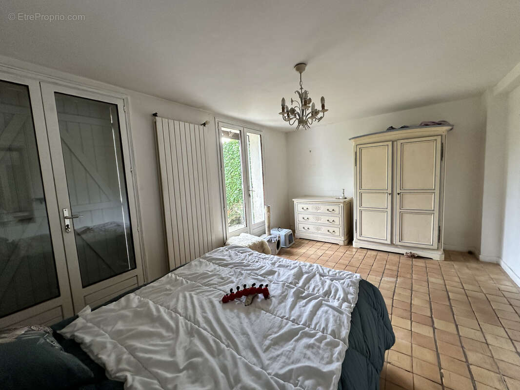 Maison à LA CELLE-LES-BORDES