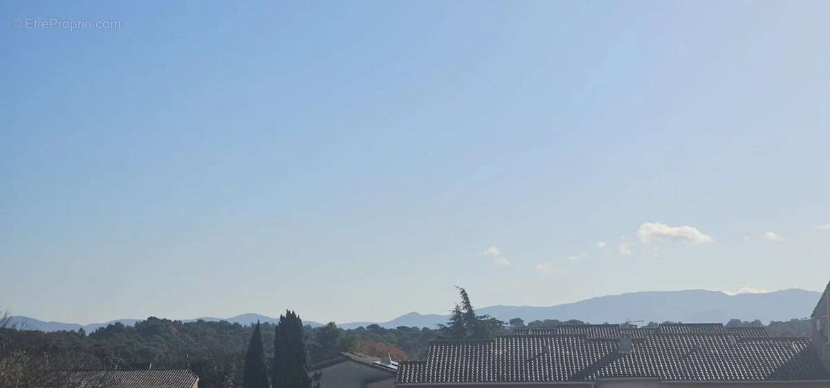 Appartement à LE CANNET-DES-MAURES