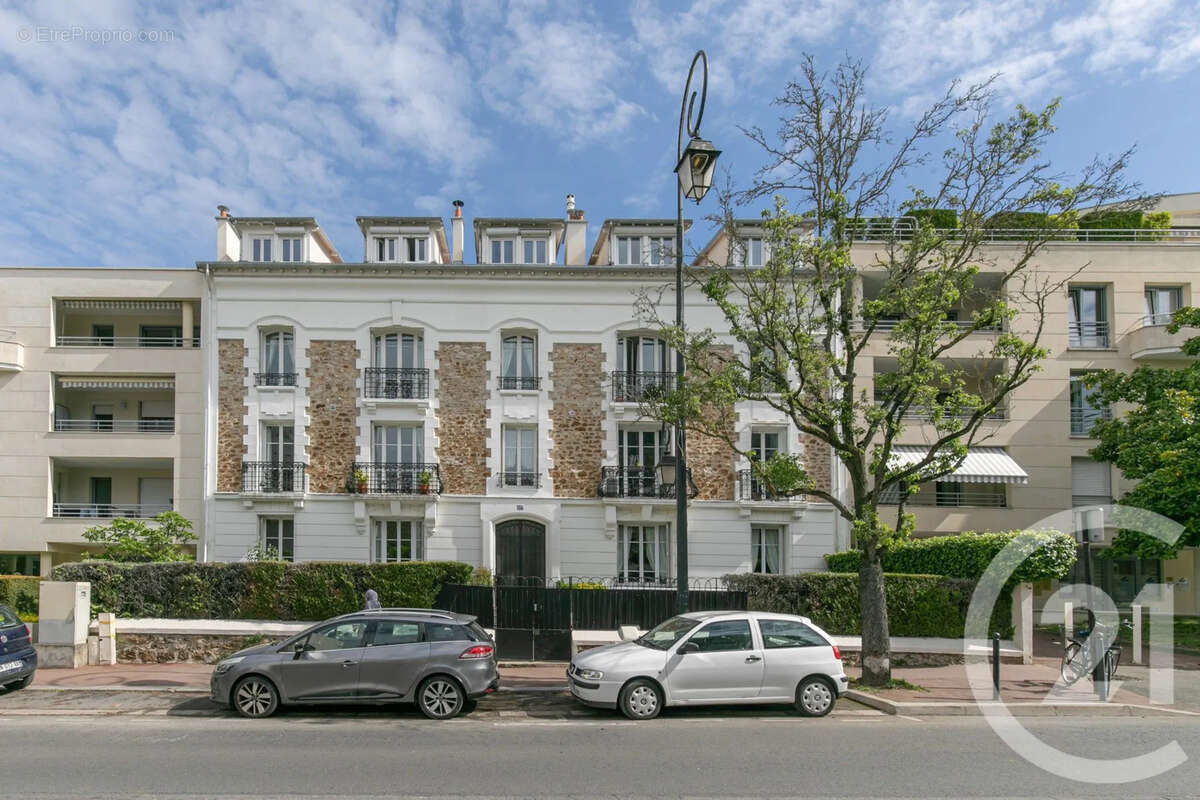 Appartement 94 m² à Saint-Maur-Des-Fosses  - photo 2