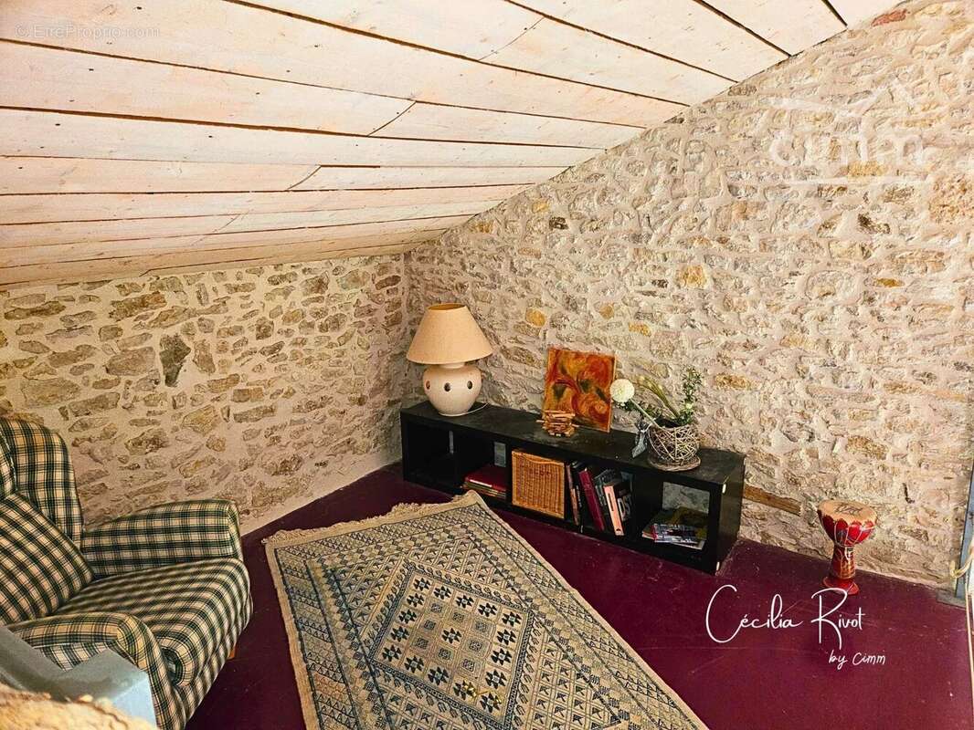 Maison à SAINT-CHRISTOLY-DE-BLAYE