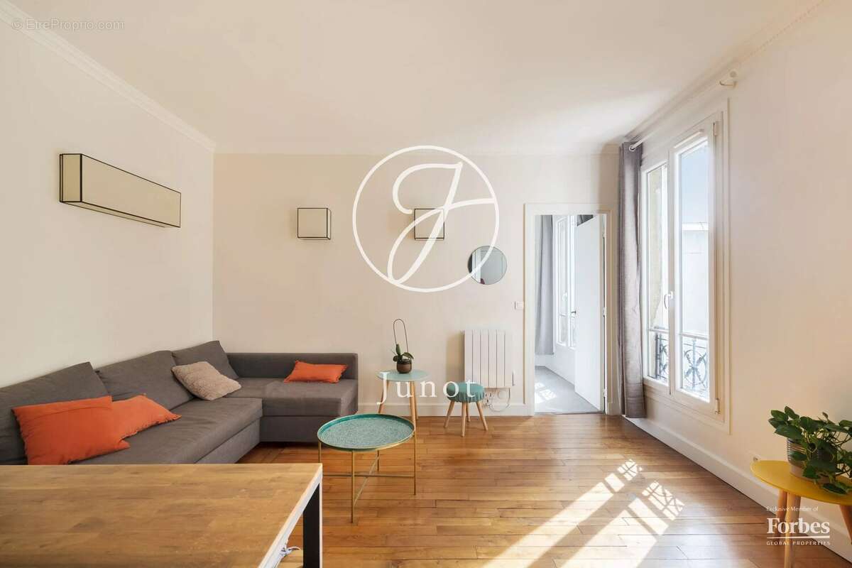 Appartement à PARIS-18E