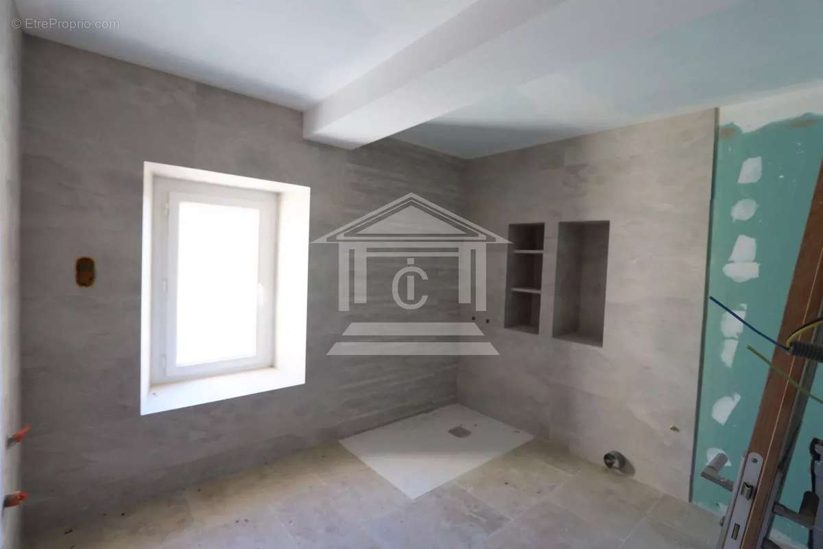 Appartement à TOURRETTES