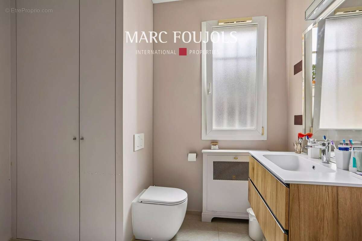 Paris XVI TROCADERO Vues monuments - Appartement 3 pièces avec balcon - photo 9