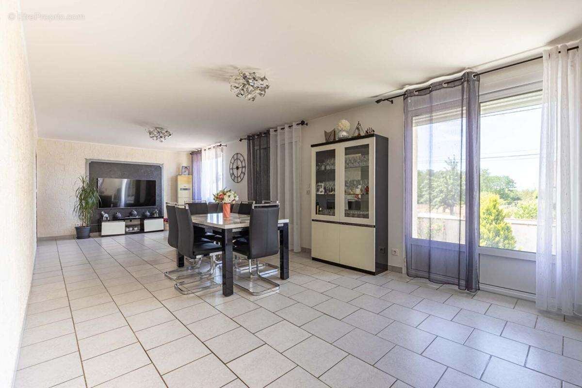 Maison Romorantin Lanthenay 6 pièce(s) 127 m2 - photo 6