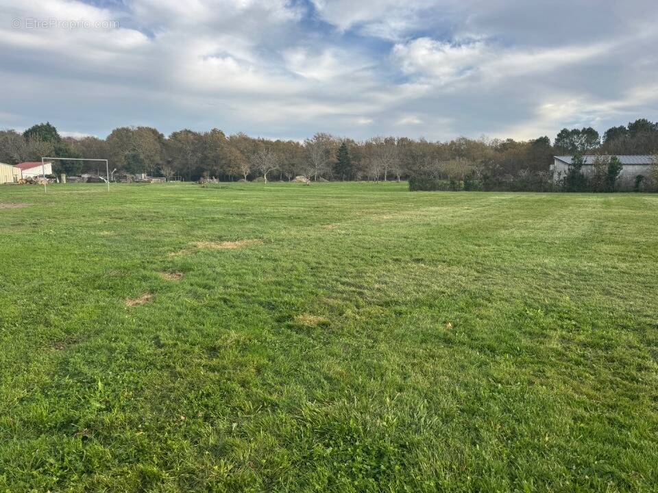 Terrain à GRAYAN-ET-L'HOPITAL