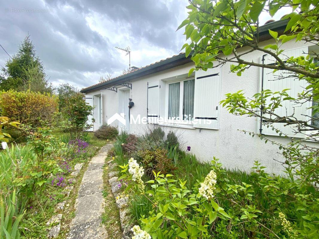 Maison à VOUILLE