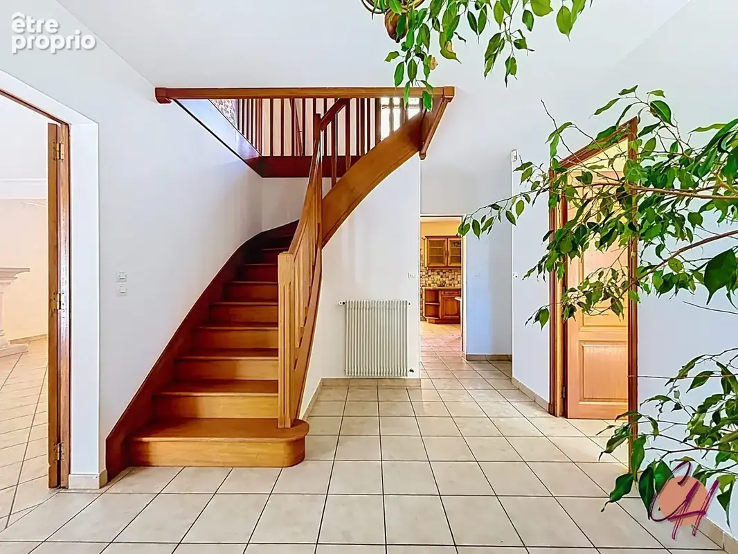 Maison 8 pièces 184 m² à vendre à Cangey (37530) - photo 2