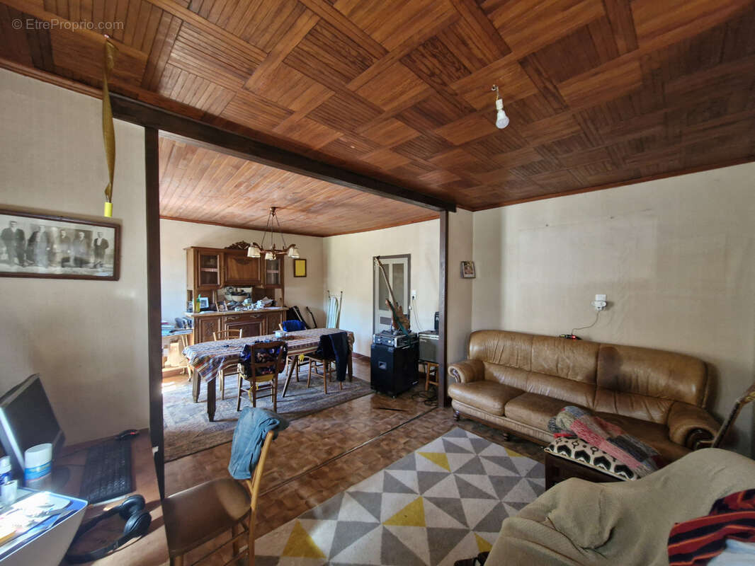 Maison à MURAT-SUR-VEBRE