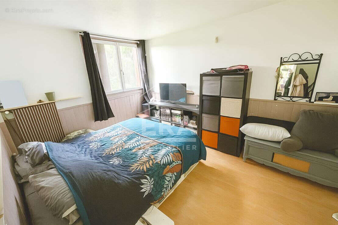 Appartement à LES CLAYES-SOUS-BOIS