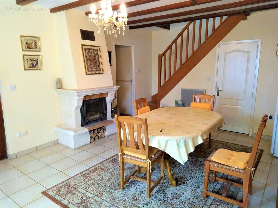 Maison à MONCOUTANT