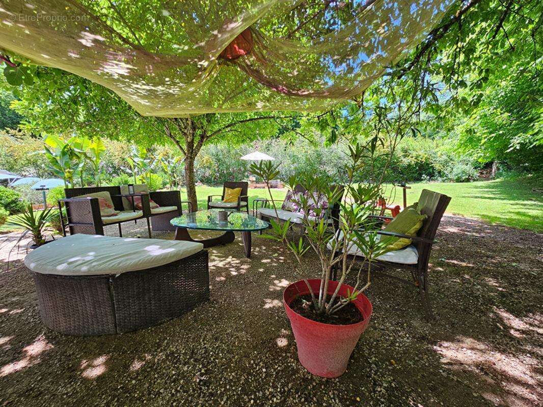 Maison à COLLONGES-LA-ROUGE