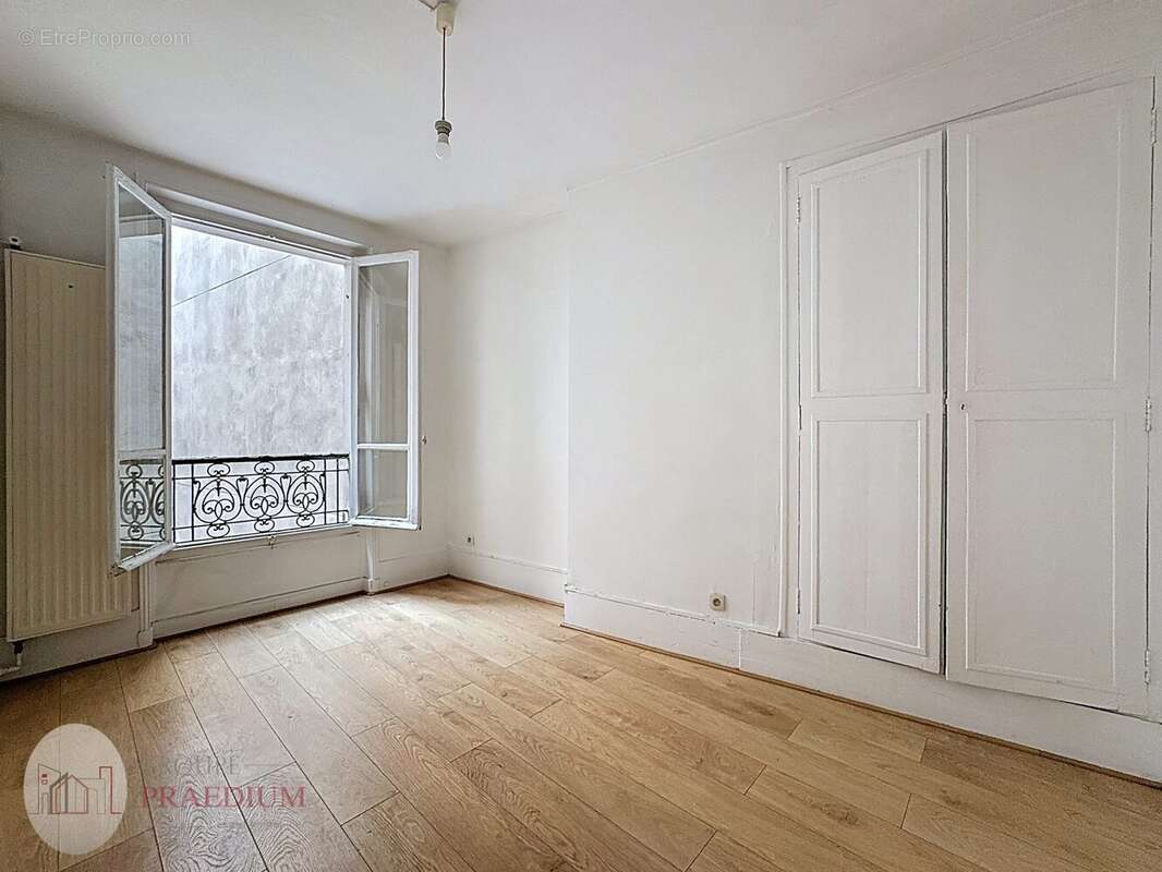 Appartement à PARIS-14E